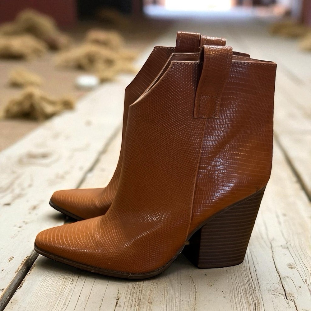QUPID 🤠pointed-toe pull-on‎ heeled boots Western lizard snake print texture 8